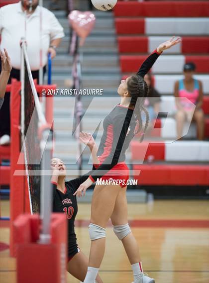 Thumbnail 3 in Paloma Valley vs. Elsinore photogallery.