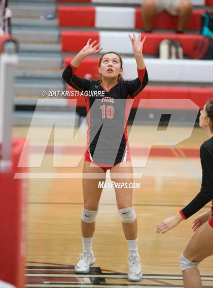 Thumbnail 3 in Paloma Valley vs. Elsinore photogallery.