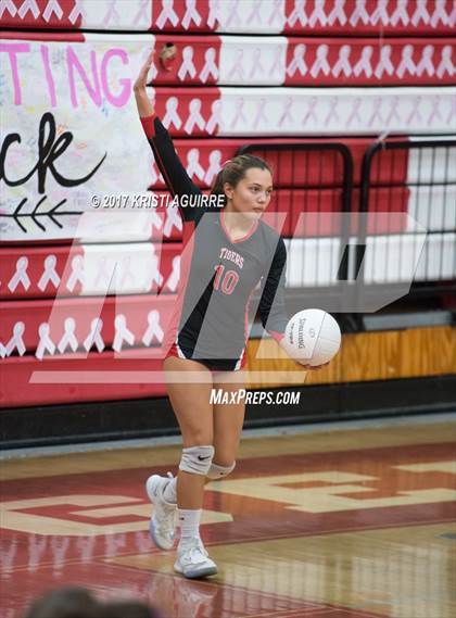 Thumbnail 3 in Paloma Valley vs. Elsinore photogallery.