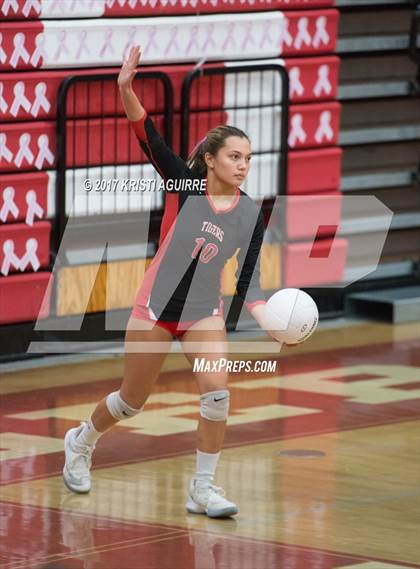 Thumbnail 1 in Paloma Valley vs. Elsinore photogallery.