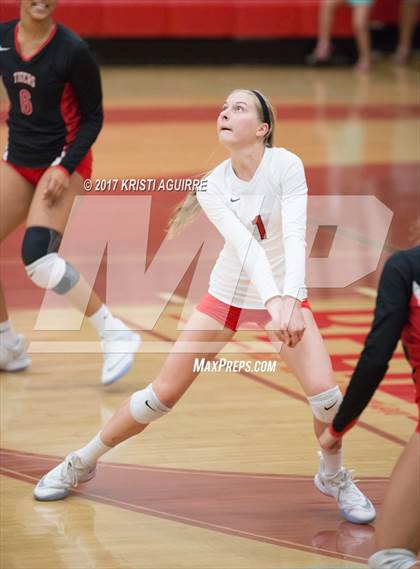 Thumbnail 2 in Paloma Valley vs. Elsinore photogallery.