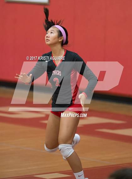 Thumbnail 2 in Paloma Valley vs. Elsinore photogallery.