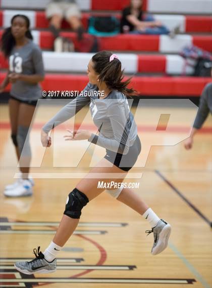 Thumbnail 2 in Paloma Valley vs. Elsinore photogallery.