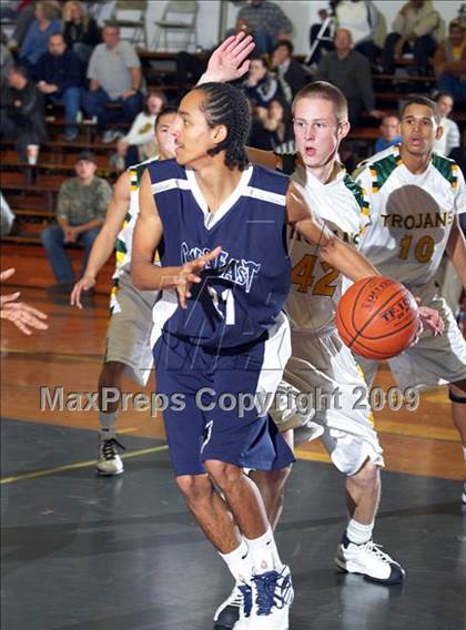 Thumbnail 1 in Castro Valley vs. Clovis East (Gridley Invitational) photogallery.