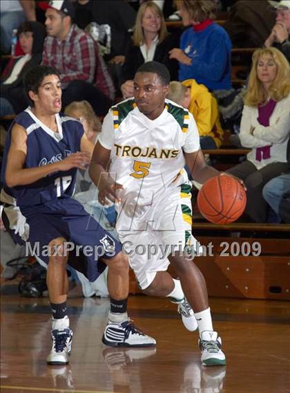 Thumbnail 1 in Castro Valley vs. Clovis East (Gridley Invitational) photogallery.