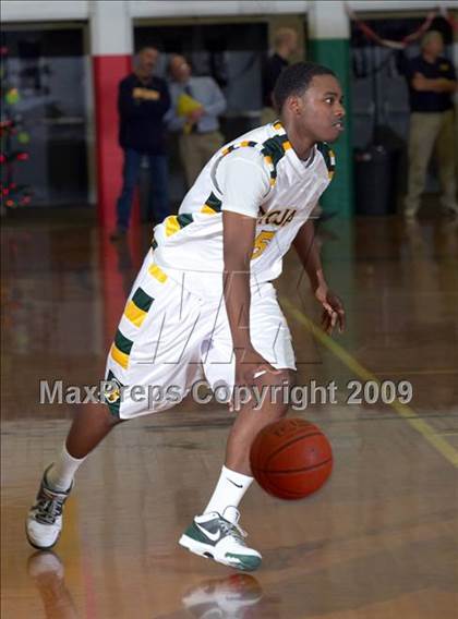 Thumbnail 2 in Castro Valley vs. Clovis East (Gridley Invitational) photogallery.