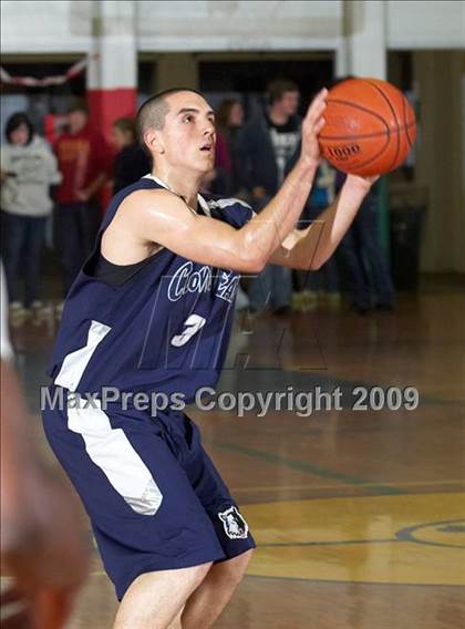 Thumbnail 3 in Castro Valley vs. Clovis East (Gridley Invitational) photogallery.