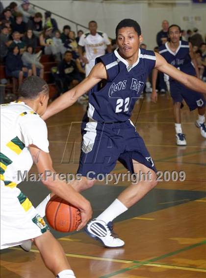 Thumbnail 2 in Castro Valley vs. Clovis East (Gridley Invitational) photogallery.