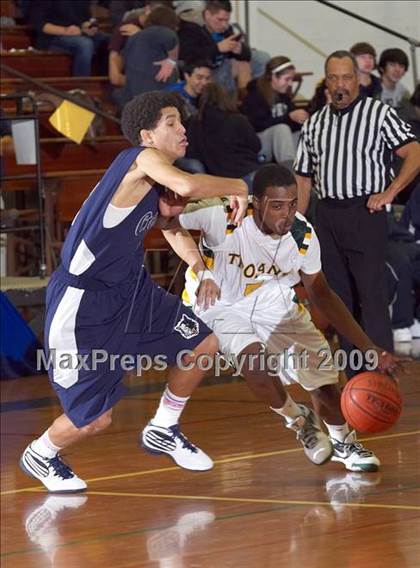 Thumbnail 2 in Castro Valley vs. Clovis East (Gridley Invitational) photogallery.