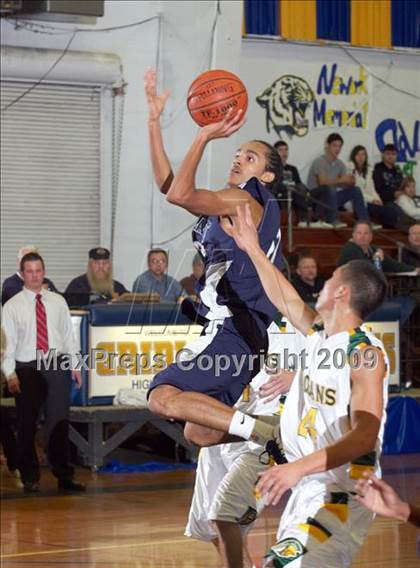 Thumbnail 3 in Castro Valley vs. Clovis East (Gridley Invitational) photogallery.