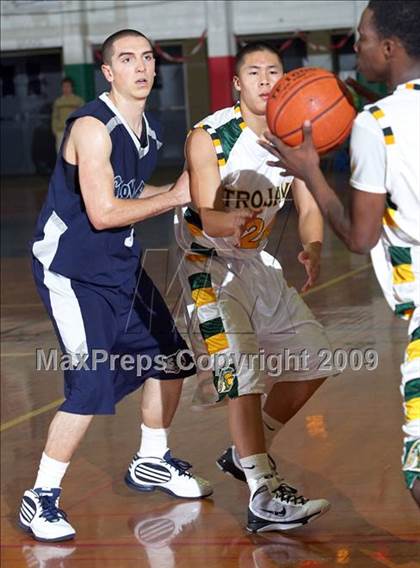 Thumbnail 3 in Castro Valley vs. Clovis East (Gridley Invitational) photogallery.
