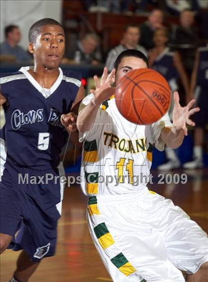 Thumbnail 2 in Castro Valley vs. Clovis East (Gridley Invitational) photogallery.