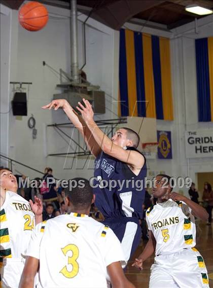 Thumbnail 3 in Castro Valley vs. Clovis East (Gridley Invitational) photogallery.