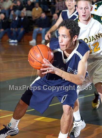 Thumbnail 3 in Castro Valley vs. Clovis East (Gridley Invitational) photogallery.