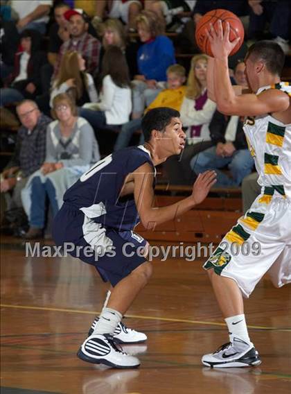 Thumbnail 3 in Castro Valley vs. Clovis East (Gridley Invitational) photogallery.