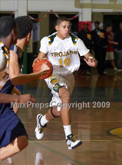 Thumbnail 1 in Castro Valley vs. Clovis East (Gridley Invitational) photogallery.
