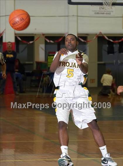 Thumbnail 1 in Castro Valley vs. Clovis East (Gridley Invitational) photogallery.