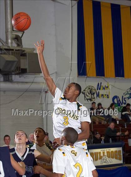 Thumbnail 2 in Castro Valley vs. Clovis East (Gridley Invitational) photogallery.