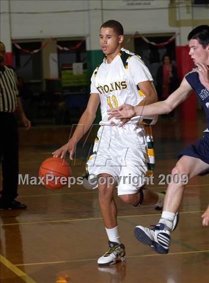 Thumbnail 1 in Castro Valley vs. Clovis East (Gridley Invitational) photogallery.
