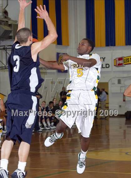 Thumbnail 1 in Castro Valley vs. Clovis East (Gridley Invitational) photogallery.