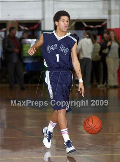 Thumbnail 2 in Castro Valley vs. Clovis East (Gridley Invitational) photogallery.