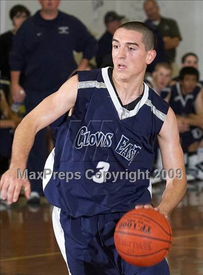 Thumbnail 2 in Castro Valley vs. Clovis East (Gridley Invitational) photogallery.