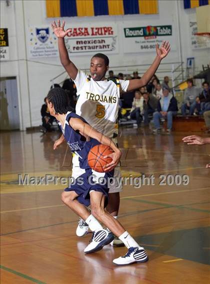 Thumbnail 2 in Castro Valley vs. Clovis East (Gridley Invitational) photogallery.
