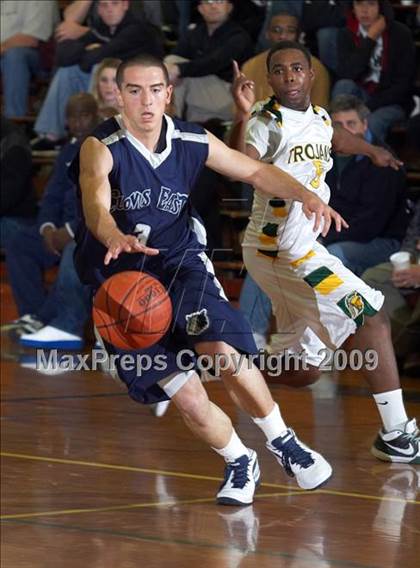 Thumbnail 2 in Castro Valley vs. Clovis East (Gridley Invitational) photogallery.