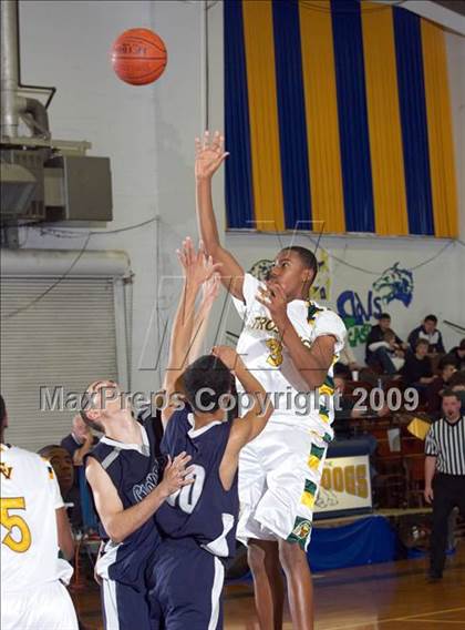 Thumbnail 3 in Castro Valley vs. Clovis East (Gridley Invitational) photogallery.