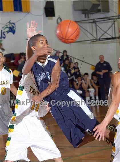 Thumbnail 2 in Castro Valley vs. Clovis East (Gridley Invitational) photogallery.