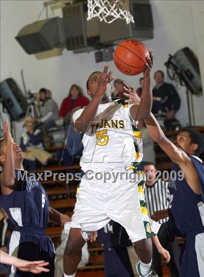 Thumbnail 3 in Castro Valley vs. Clovis East (Gridley Invitational) photogallery.