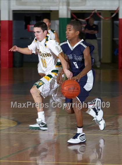 Thumbnail 3 in Castro Valley vs. Clovis East (Gridley Invitational) photogallery.