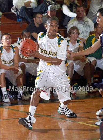 Thumbnail 2 in Castro Valley vs. Clovis East (Gridley Invitational) photogallery.