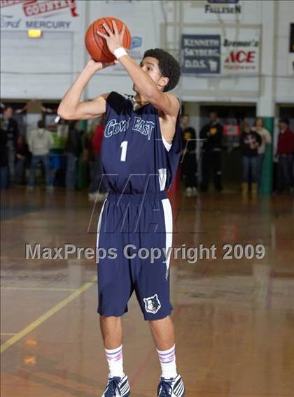Thumbnail 2 in Castro Valley vs. Clovis East (Gridley Invitational) photogallery.