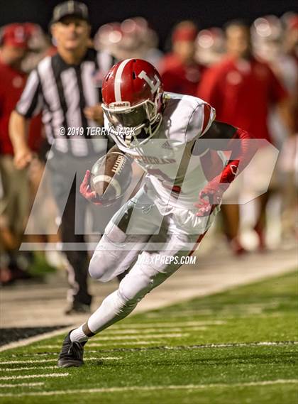 Thumbnail 2 in Edison vs. Orange Lutheran photogallery.