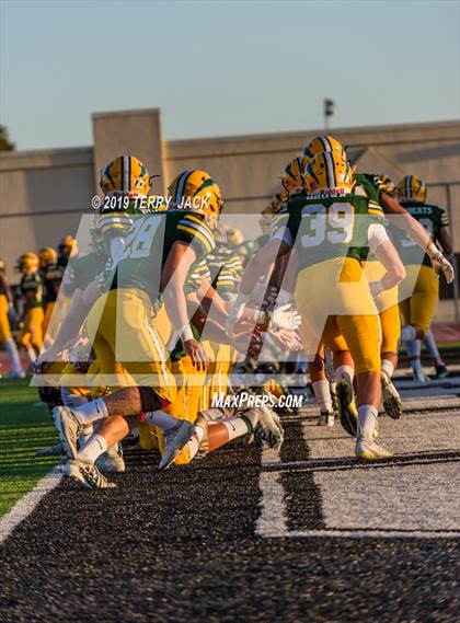 Thumbnail 2 in Edison vs. Orange Lutheran photogallery.