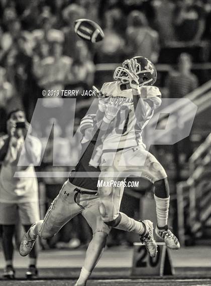 Thumbnail 2 in Edison vs. Orange Lutheran photogallery.