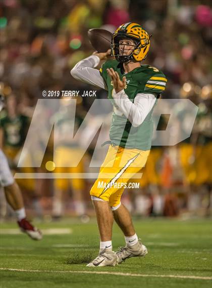 Thumbnail 1 in Edison vs. Orange Lutheran photogallery.