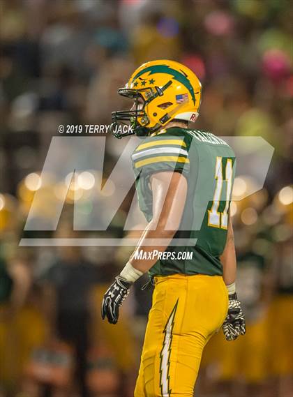 Thumbnail 3 in Edison vs. Orange Lutheran photogallery.