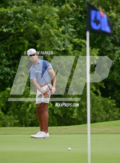 Thumbnail 2 in UIL 6A Boys Golf State Championship photogallery.