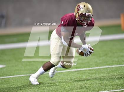 Thumbnail 3 in The Woodlands vs. Cypress Woods (UIL 6A Area Region II Playoff) photogallery.