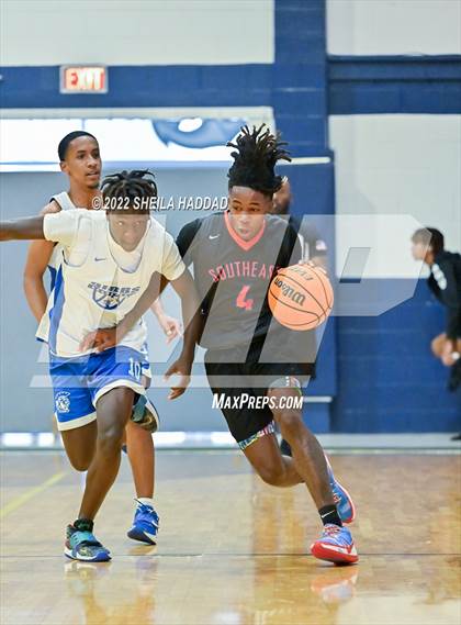 Thumbnail 2 in Gibbs vs Southeast. (The Hoop Vibe) photogallery.
