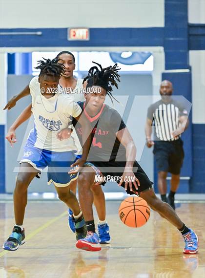 Thumbnail 3 in Gibbs vs Southeast. (The Hoop Vibe) photogallery.