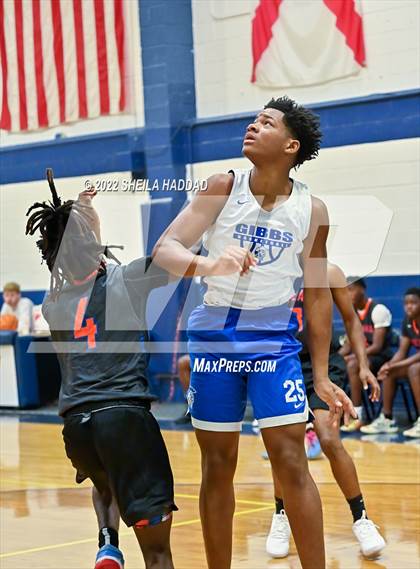 Thumbnail 2 in Gibbs vs Southeast. (The Hoop Vibe) photogallery.