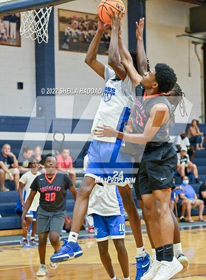 Thumbnail 1 in Gibbs vs Southeast. (The Hoop Vibe) photogallery.