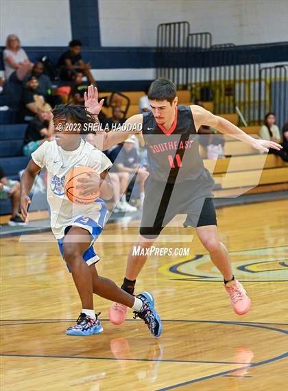 Thumbnail 3 in Gibbs vs Southeast. (The Hoop Vibe) photogallery.