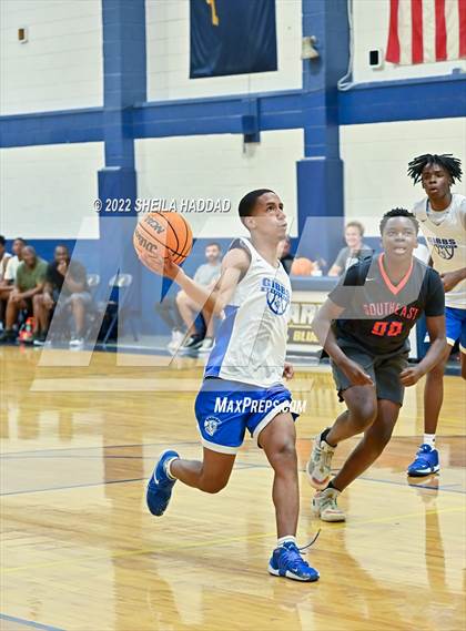 Thumbnail 2 in Gibbs vs Southeast. (The Hoop Vibe) photogallery.