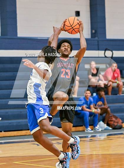 Thumbnail 1 in Gibbs vs Southeast. (The Hoop Vibe) photogallery.