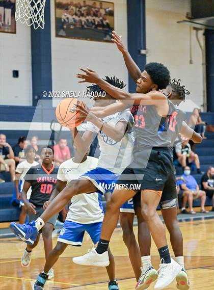Thumbnail 3 in Gibbs vs Southeast. (The Hoop Vibe) photogallery.