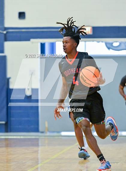 Thumbnail 2 in Gibbs vs Southeast. (The Hoop Vibe) photogallery.
